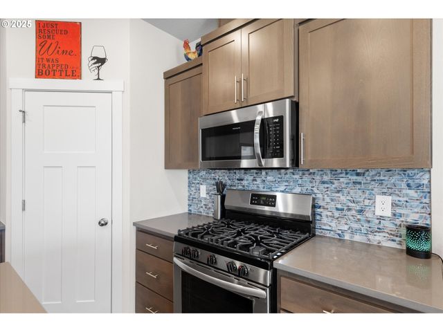 1906 MELODY Way, Longview, WA 98632