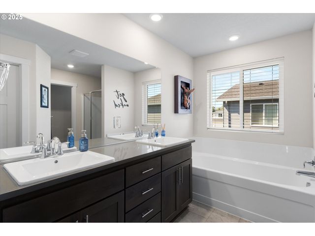 1906 MELODY Way, Longview, WA 98632