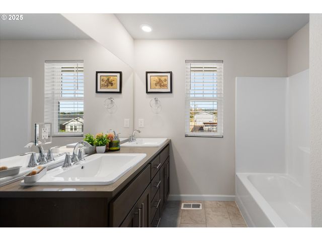 1906 MELODY Way, Longview, WA 98632