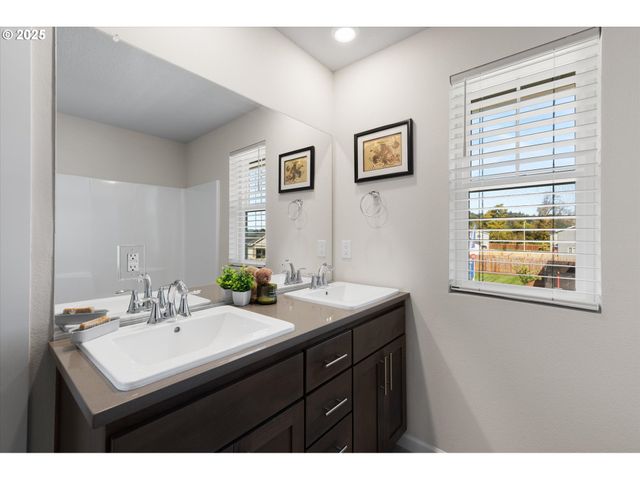 1906 MELODY Way, Longview, WA 98632