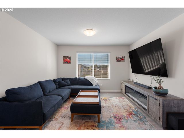 1906 MELODY Way, Longview, WA 98632