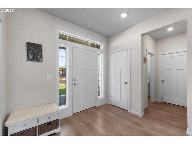 1906 MELODY Way, Longview, WA 98632