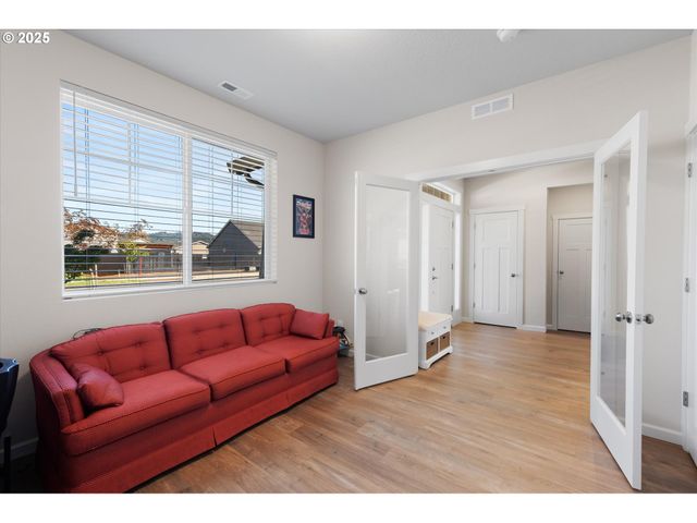 1906 MELODY Way, Longview, WA 98632