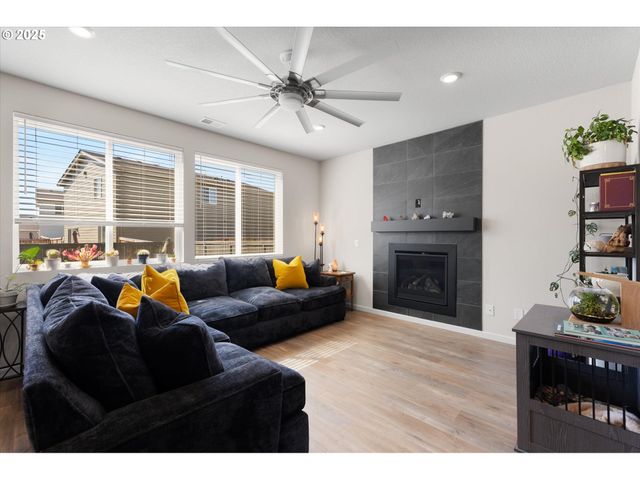 1906 MELODY Way, Longview, WA 98632