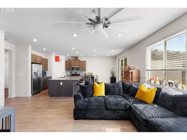 1906 MELODY Way, Longview, WA 98632