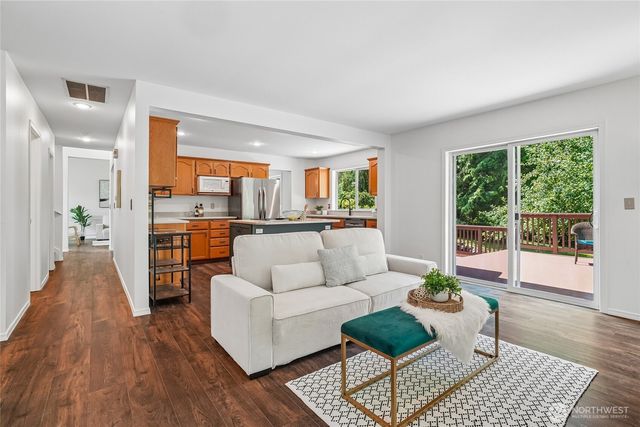 9017 381st Avenue SE, Snoqualmie, WA 98065