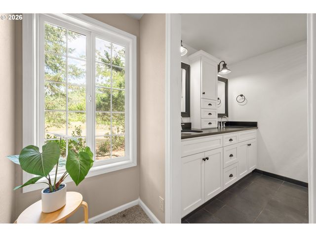 84640 LORANE Hwy, Eugene, OR 97405