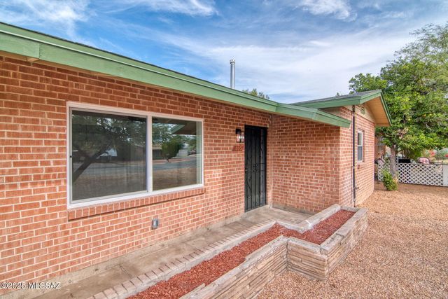 805 E Joan Place, Tucson, AZ 85719