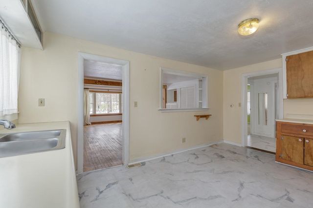 81 Village Street, Concord, NH 03303