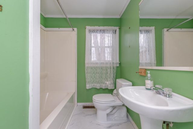 81 Village Street, Concord, NH 03303