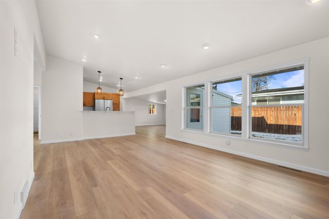 108 24th ST SW, Minot, ND 58701