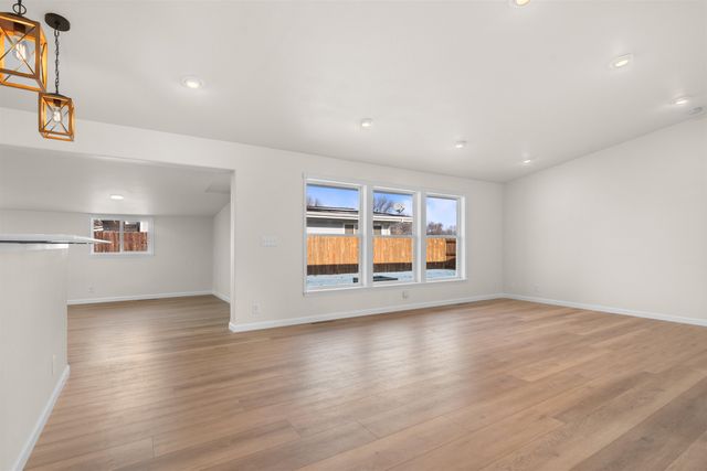 108 24th ST SW, Minot, ND 58701