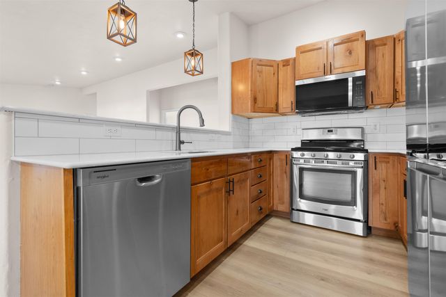 108 24th ST SW, Minot, ND 58701