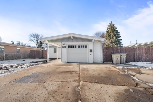 108 24th ST SW, Minot, ND 58701