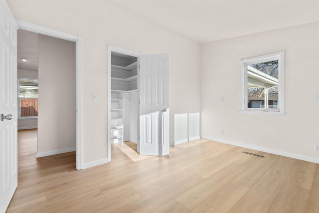 108 24th ST SW, Minot, ND 58701