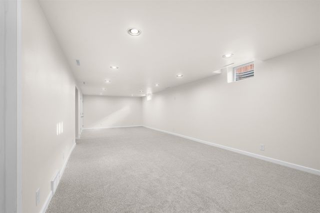 108 24th ST SW, Minot, ND 58701