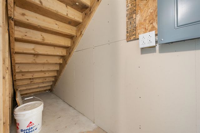 108 24th ST SW, Minot, ND 58701