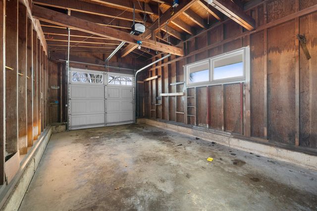 108 24th ST SW, Minot, ND 58701