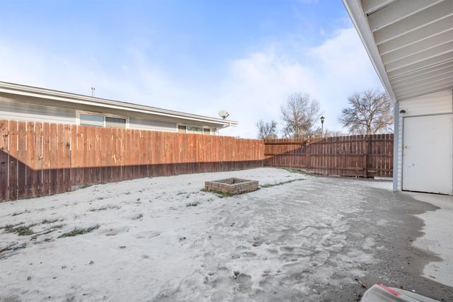 108 24th ST SW, Minot, ND 58701