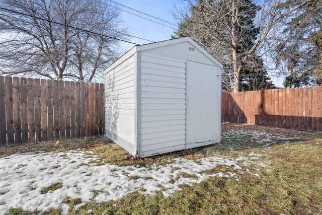 108 24th ST SW, Minot, ND 58701