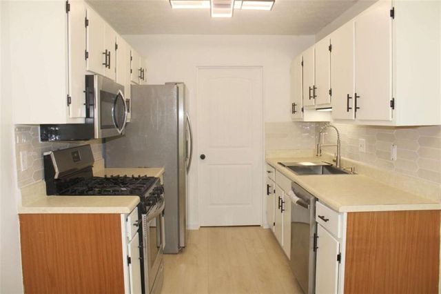 4668 Hairston Crossing Way, Stone Mountain, GA 30083