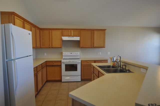 6932 La Hacienda, Flint, TX 75762