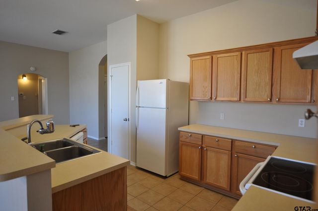 6932 La Hacienda, Flint, TX 75762