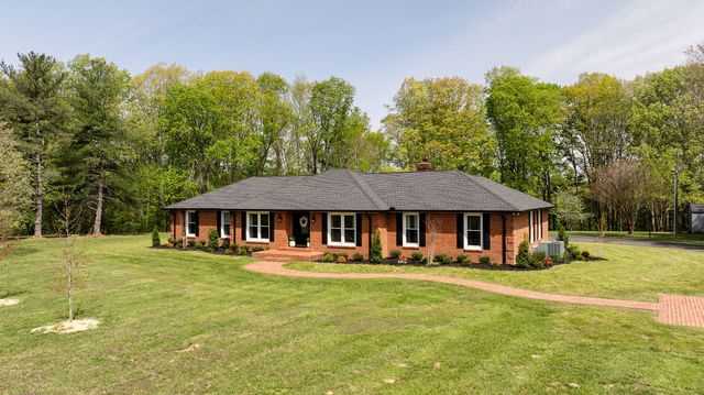 1747 Allen Ferry Rd, Smithville, TN 37166