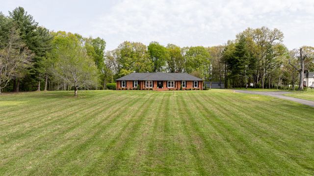 1747 Allen Ferry Rd, Smithville, TN 37166