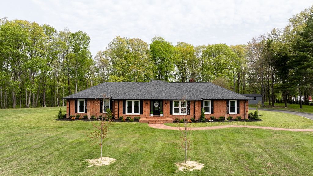 1747 Allen Ferry Rd, Smithville, TN 37166