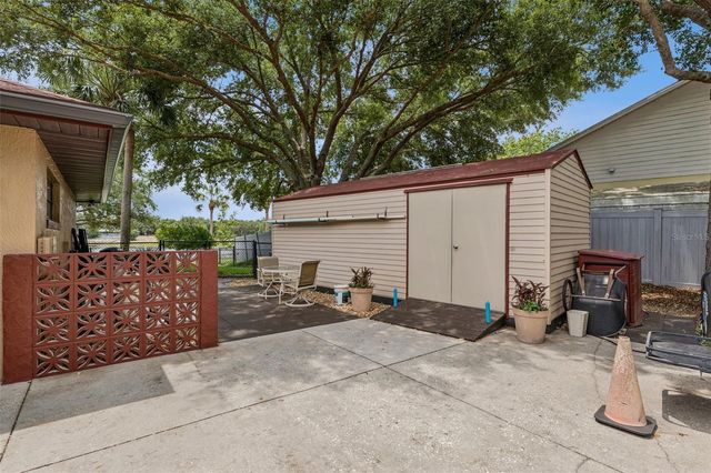 1041 COUNTRY LAKE CIRCLE, Lake Wales, FL 33898