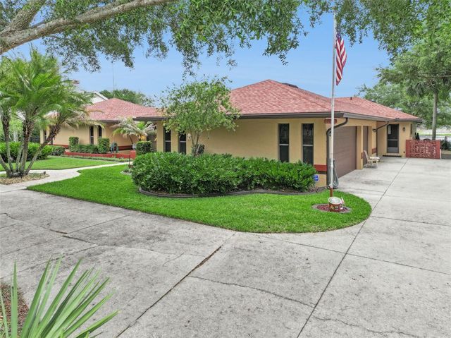 1041 COUNTRY LAKE CIRCLE, Lake Wales, FL 33898