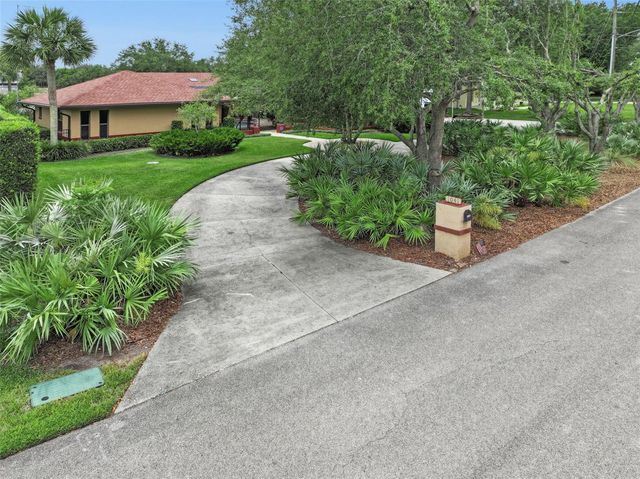 1041 COUNTRY LAKE CIRCLE, Lake Wales, FL 33898
