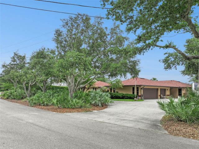 1041 COUNTRY LAKE CIRCLE, Lake Wales, FL 33898