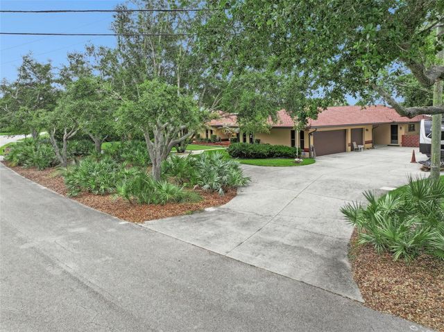 1041 COUNTRY LAKE CIRCLE, Lake Wales, FL 33898