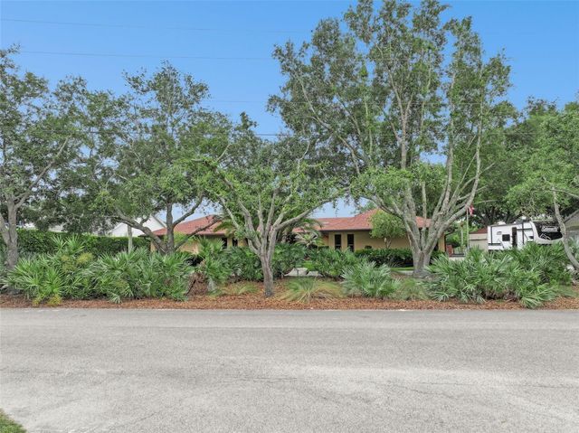 1041 COUNTRY LAKE CIRCLE, Lake Wales, FL 33898