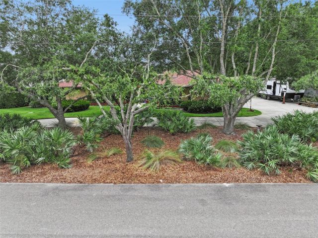 1041 COUNTRY LAKE CIRCLE, Lake Wales, FL 33898
