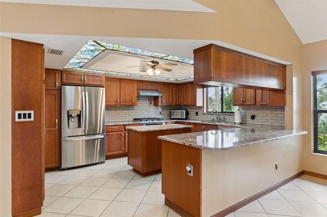 1041 COUNTRY LAKE CIRCLE, Lake Wales, FL 33898