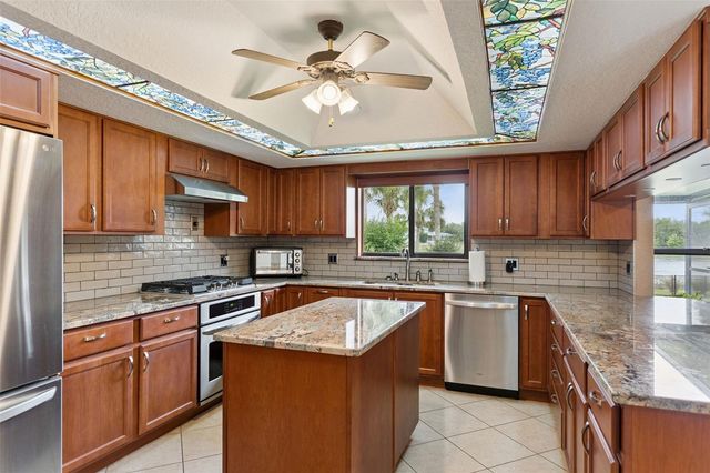 1041 COUNTRY LAKE CIRCLE, Lake Wales, FL 33898