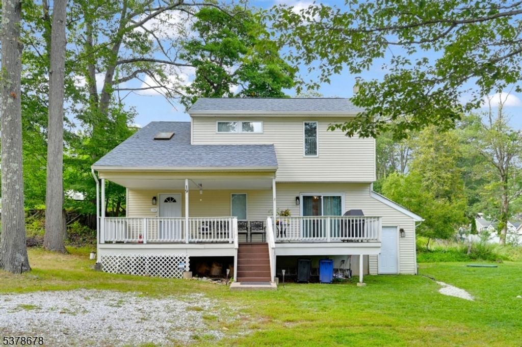 19 Northwestern Way, Hopatcong Boro, NJ 07843