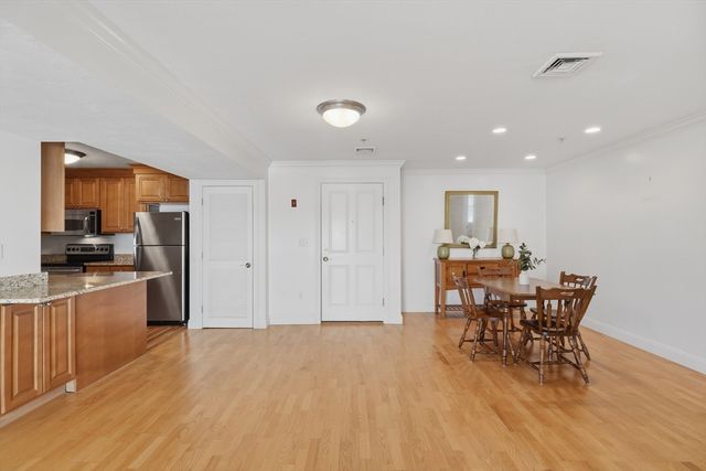 1 Lenox St 304, Norwood, MA 02062