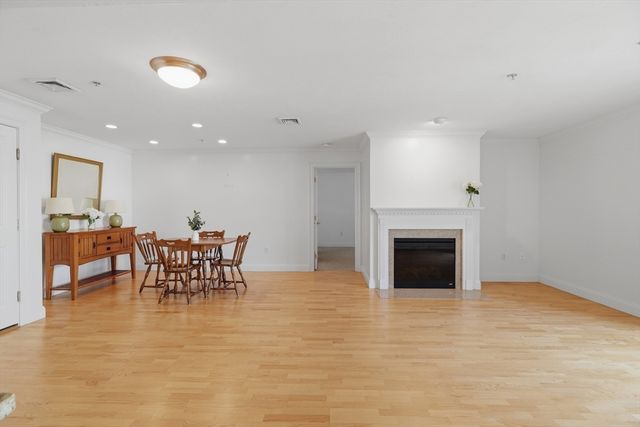 1 Lenox St 304, Norwood, MA 02062