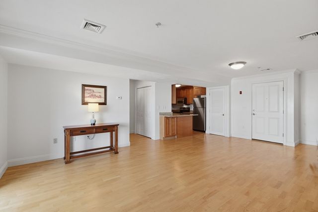 1 Lenox St 304, Norwood, MA 02062