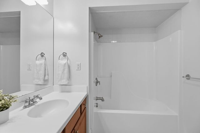 1 Lenox St 304, Norwood, MA 02062