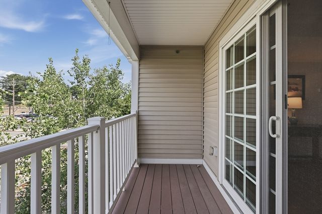 1 Lenox St 304, Norwood, MA 02062