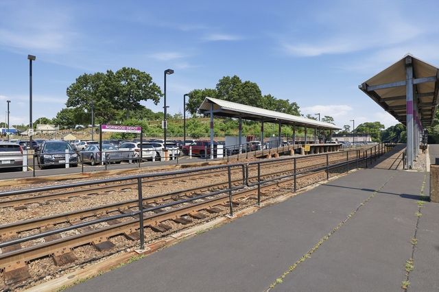 1 Lenox St 304, Norwood, MA 02062