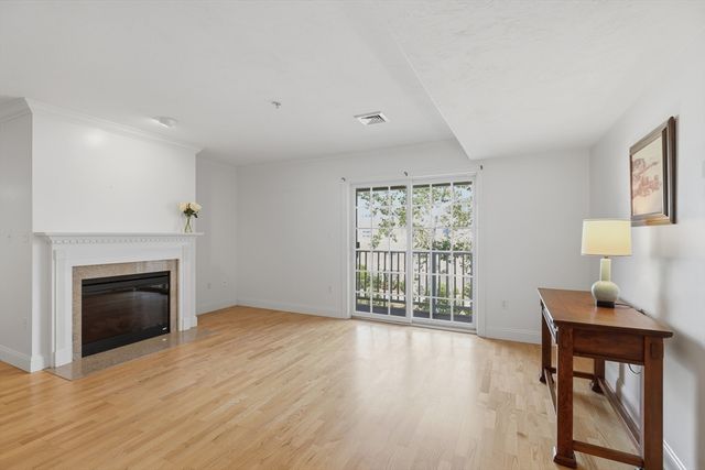 1 Lenox St 304, Norwood, MA 02062
