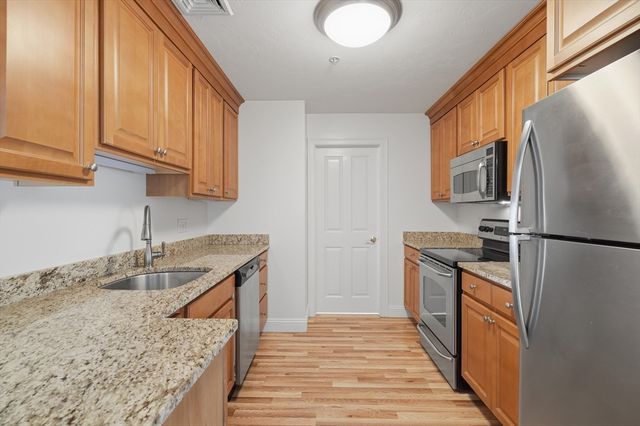 1 Lenox St 304, Norwood, MA 02062
