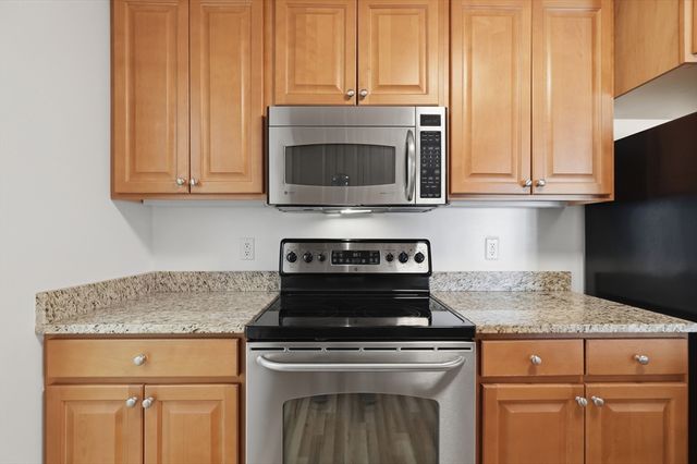 1 Lenox St 304, Norwood, MA 02062