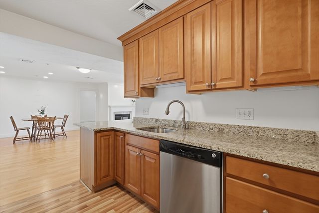 1 Lenox St 304, Norwood, MA 02062